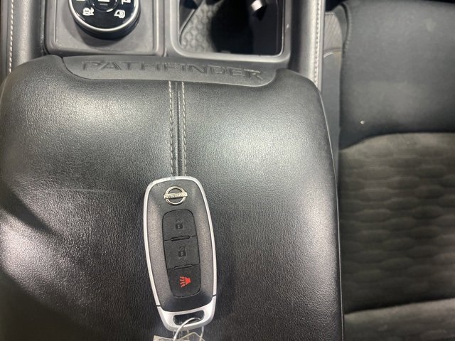 Used 2023 Nissan Pathfinder S image 19