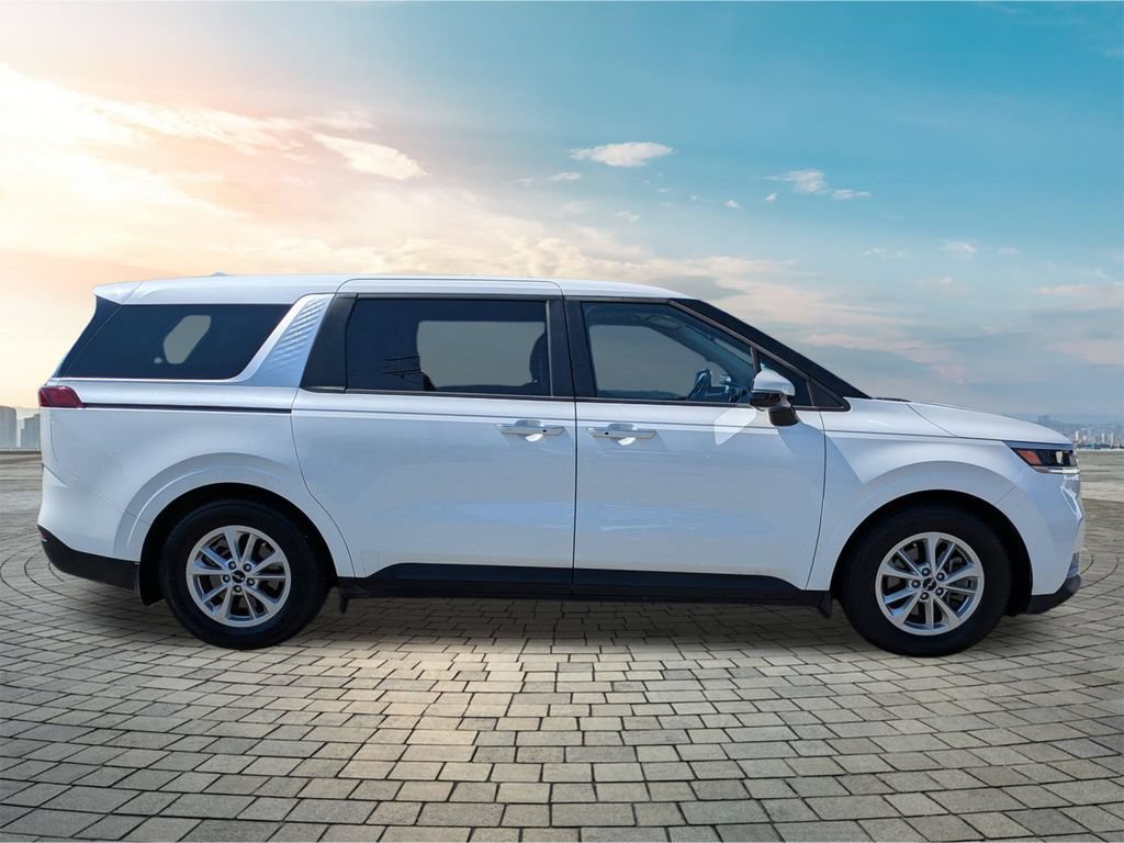 Used 2024 Kia Carnival LX FWD image 4