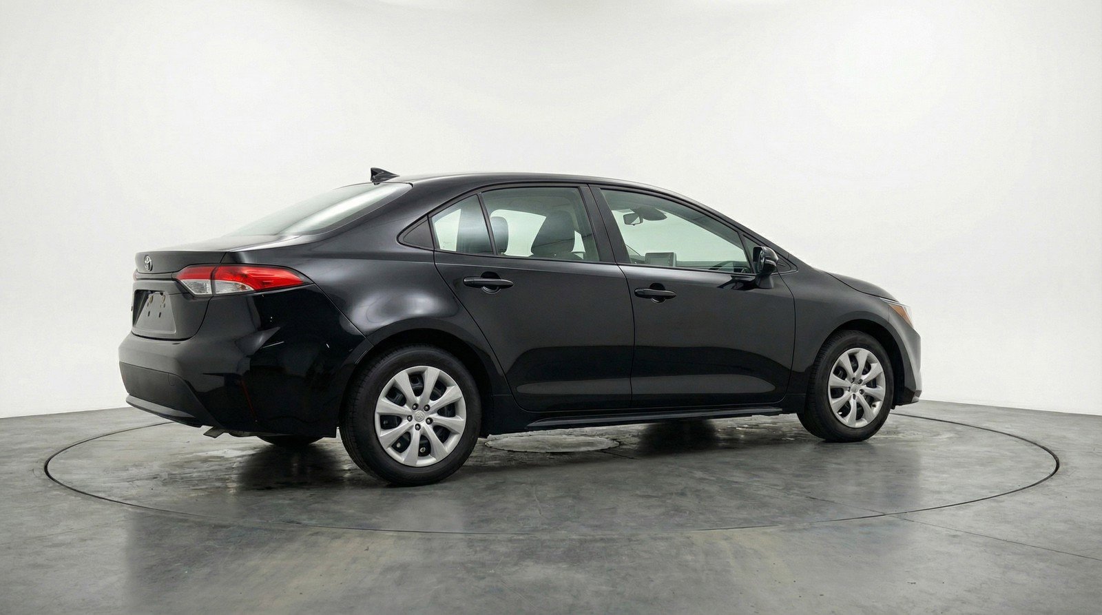 Used 2025 Toyota Corolla LE FWD image 9