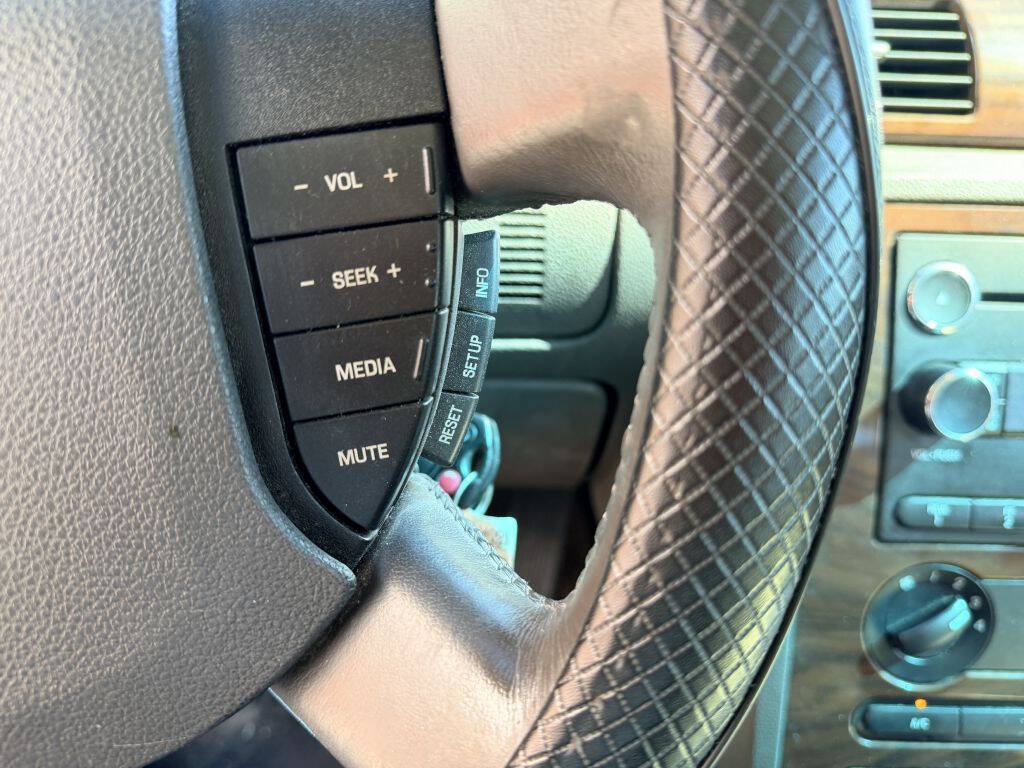 Used 2008 Ford Taurus SEL FWD image 14