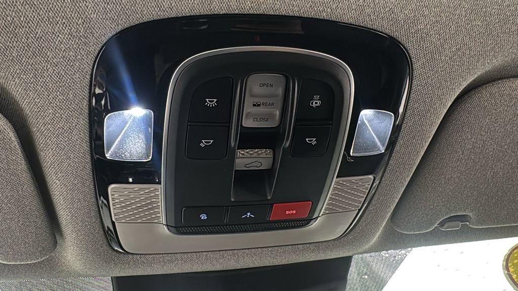 Used 2022 Hyundai Palisade Limited w/ Winter Package image 31