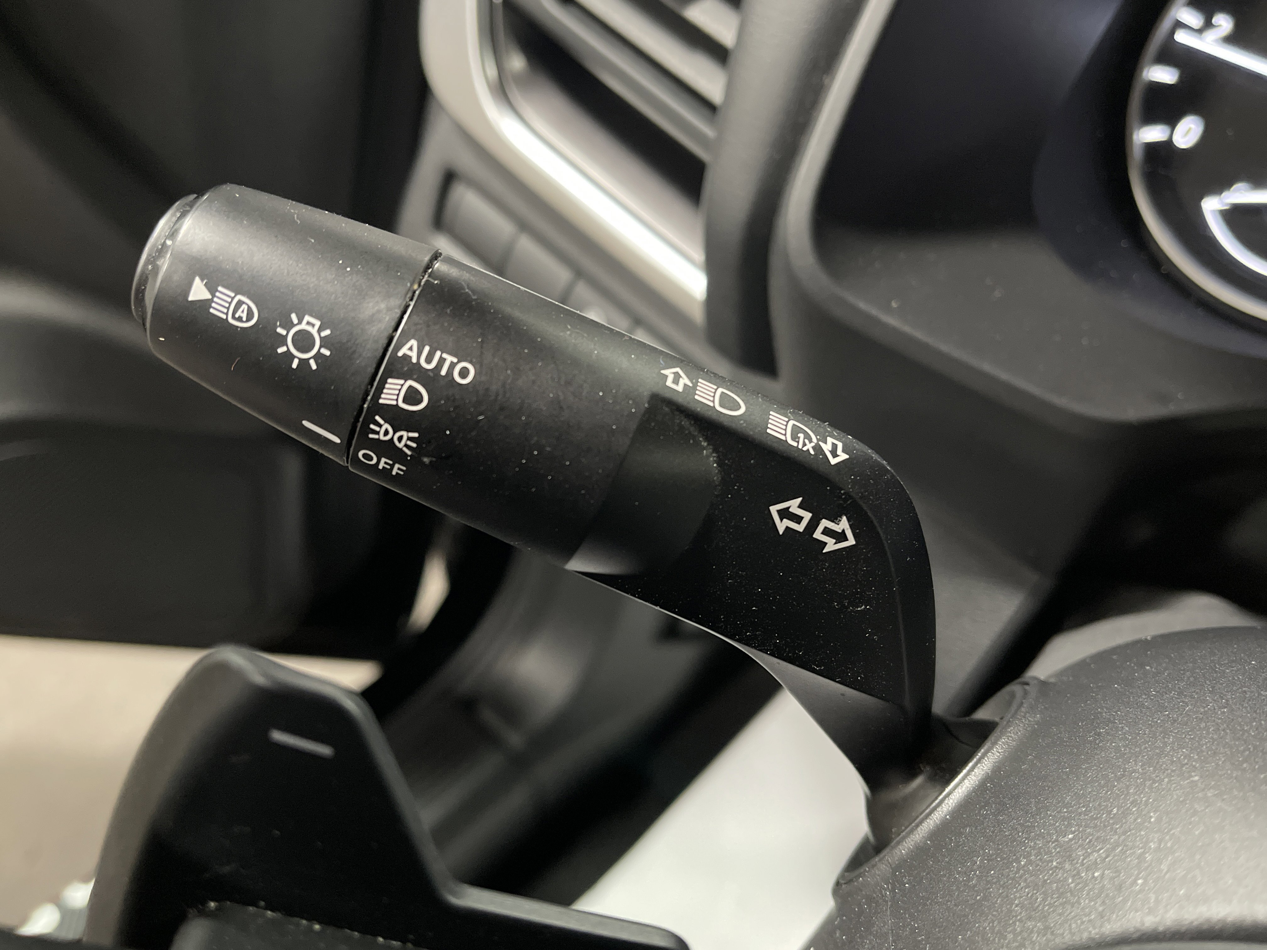 Used 2023 Nissan Rogue SV image 20