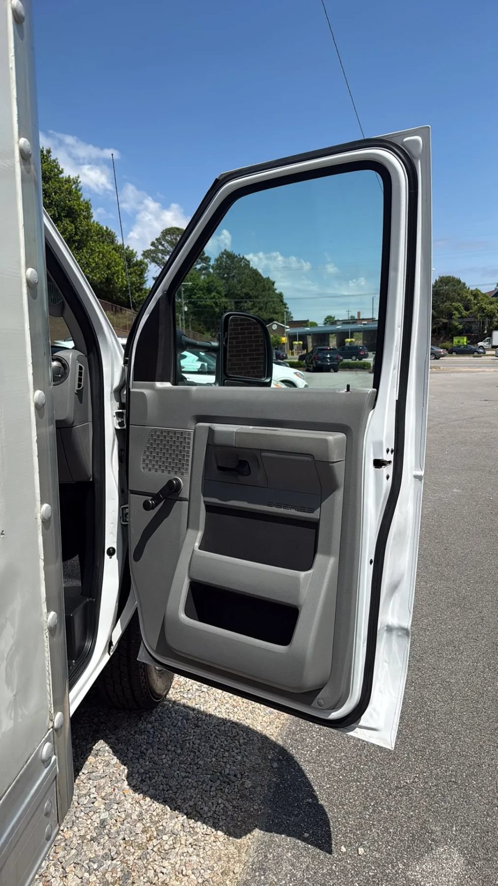 Used 2011 Ford E-450 and Econoline 450 Super Duty RWD image 24