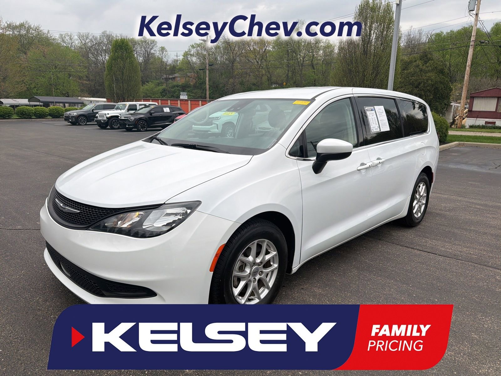 Used 2023 Chrysler Voyager LX FWD image 1