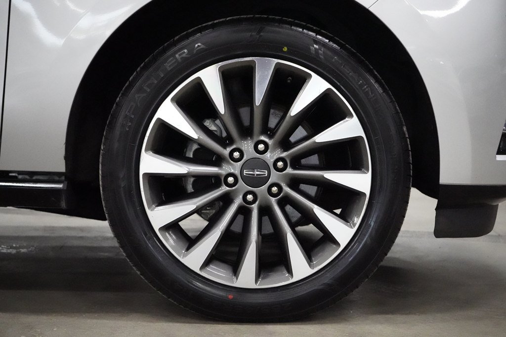 Used 2019 Lincoln Navigator L Select RWD image 38