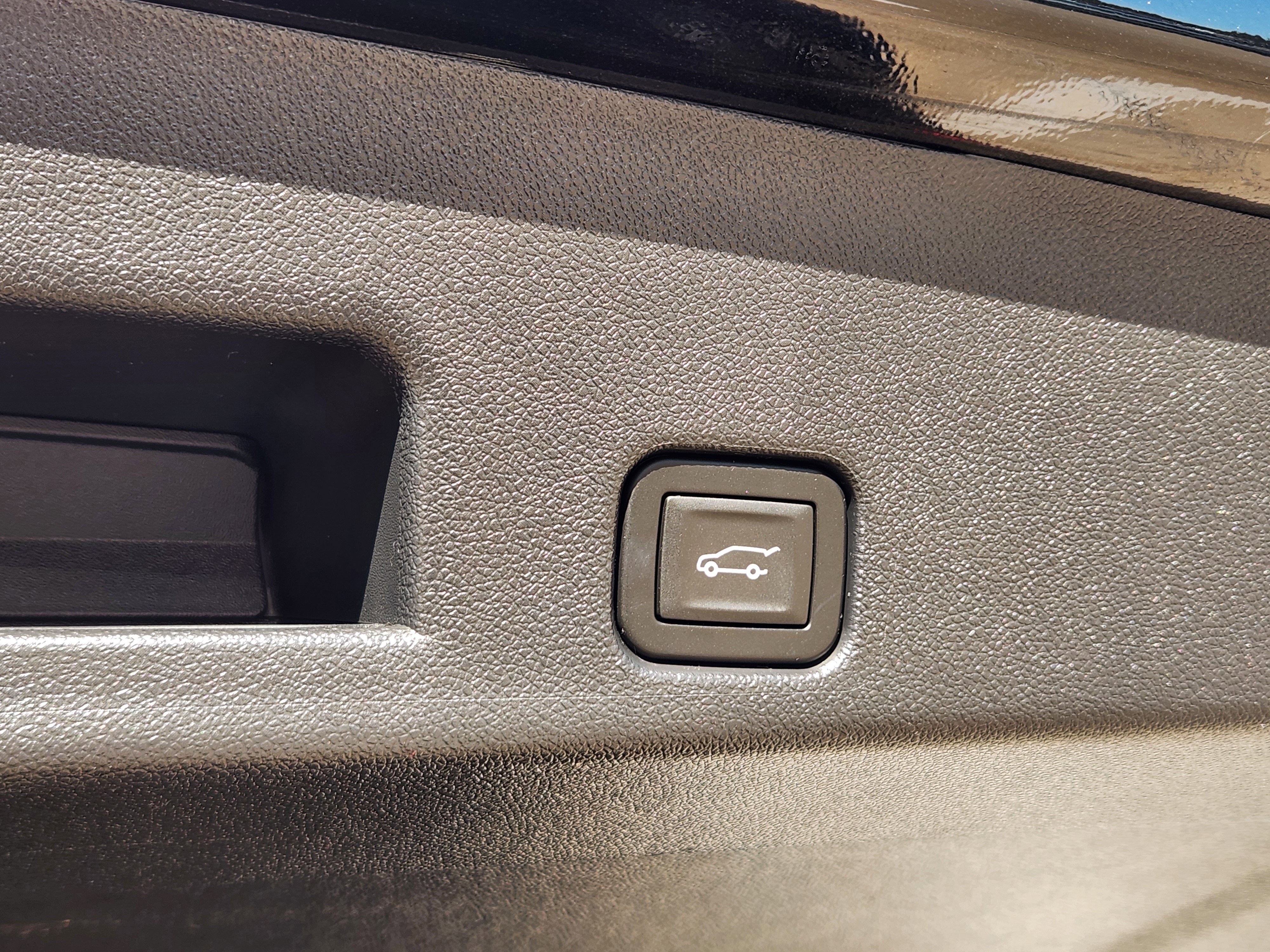 Used 2024 GMC Acadia Denali w/ Super Cruise Package image 40