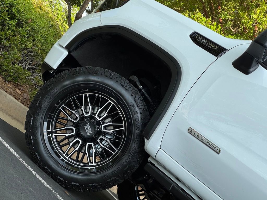 Used 2022 GMC Sierra 1500 Elevation w/ LPO, Elevation Black Package AWD/4WD image 10