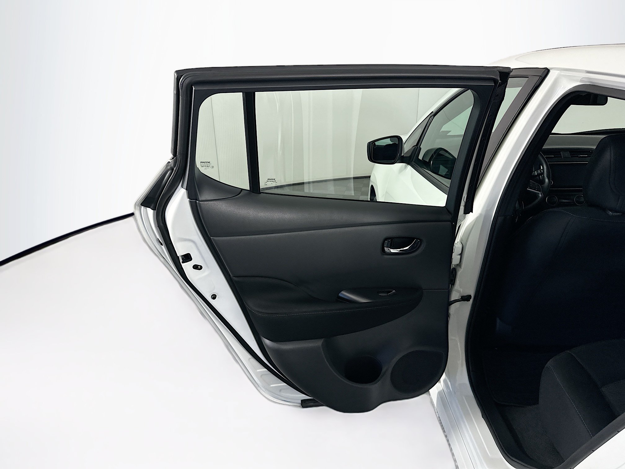Used 2025 Nissan Leaf S FWD image 25