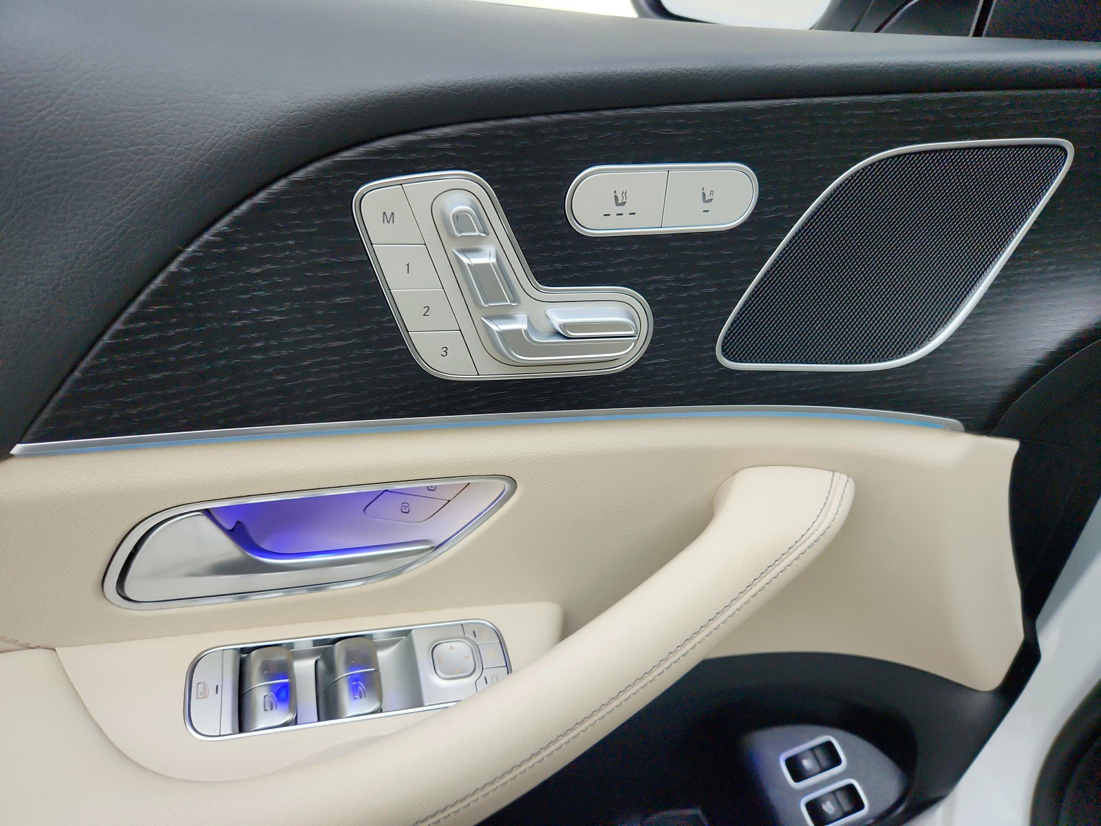 Certified 2025 Mercedes-Benz GLE 450e 4MATIC image 25