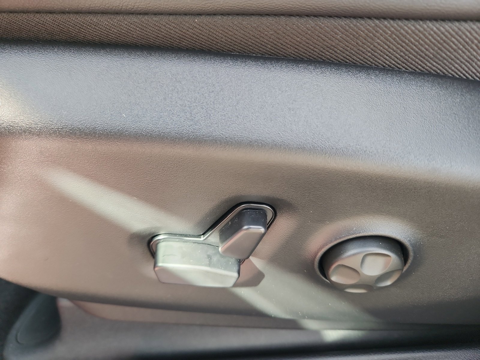 New 2026 Chrysler Pacifica Select AWD/4WD image 15