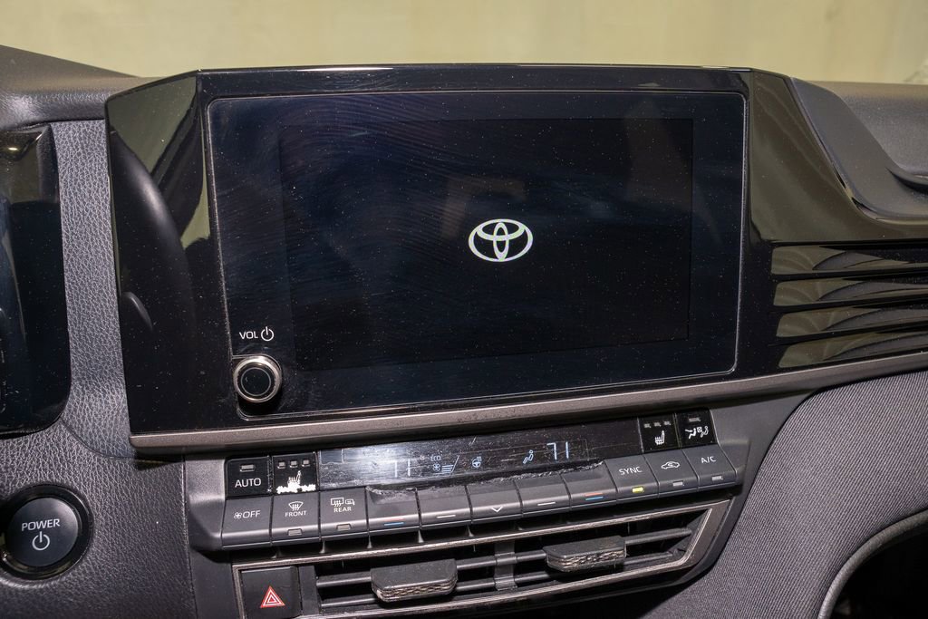 Used 2025 Toyota Camry LE w/ Convenience Package image 11
