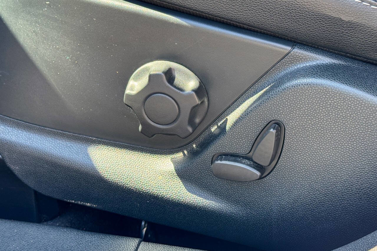 Used 2020 Ford EcoSport SES w/ SES Black Appearance Package image 21