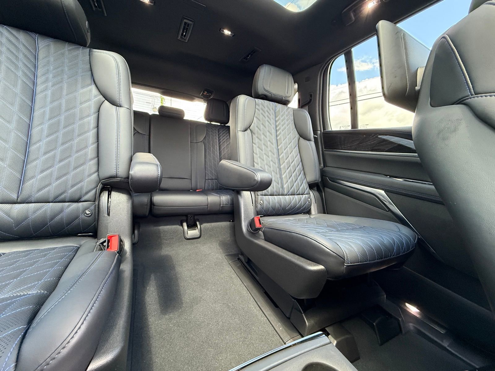 Used 2026 Cadillac Escalade IQ Sport 1 w/ LPO, ONYX Package AWD/4WD image 25
