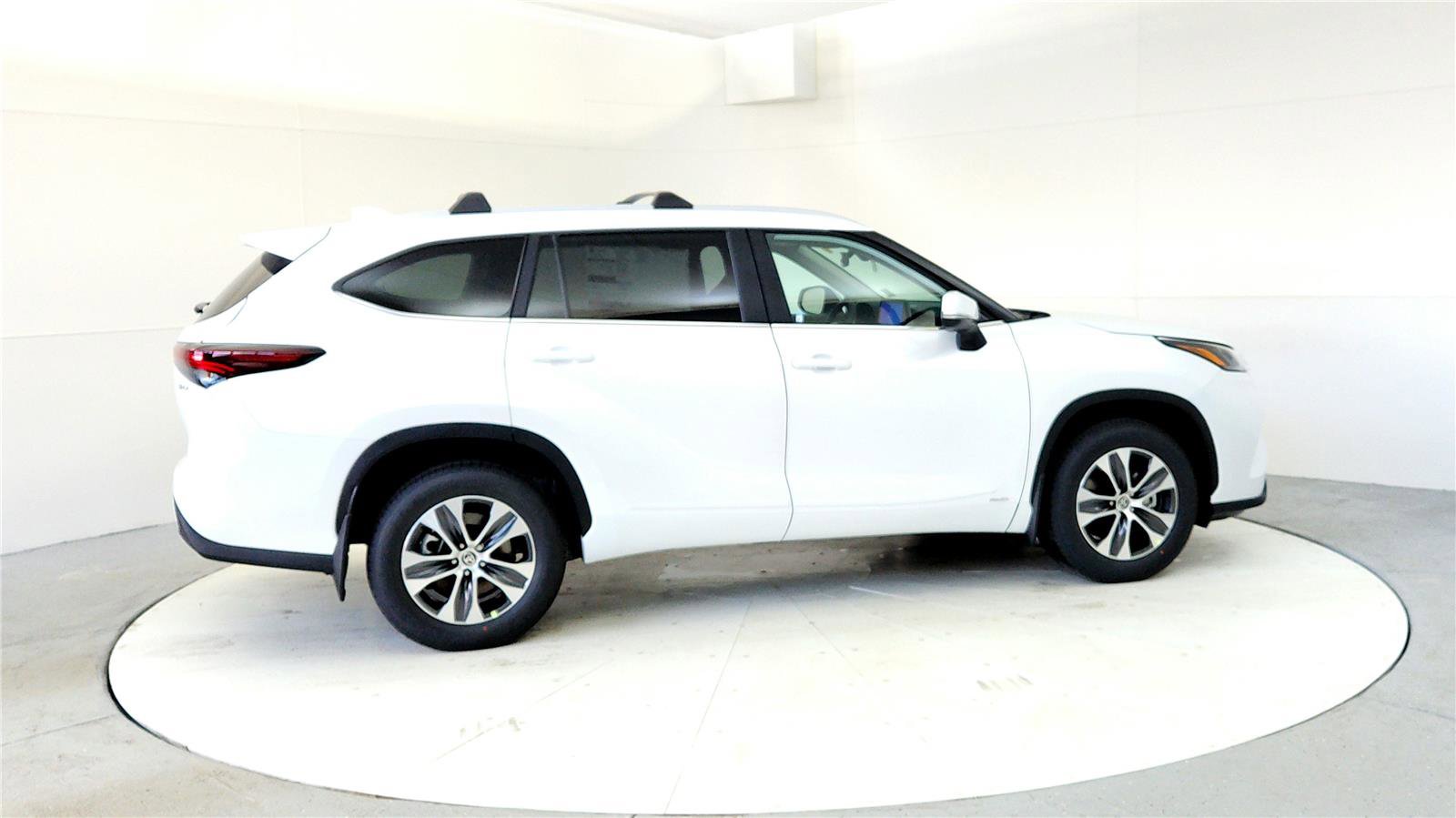 New 2026 Toyota Highlander XLE image 6