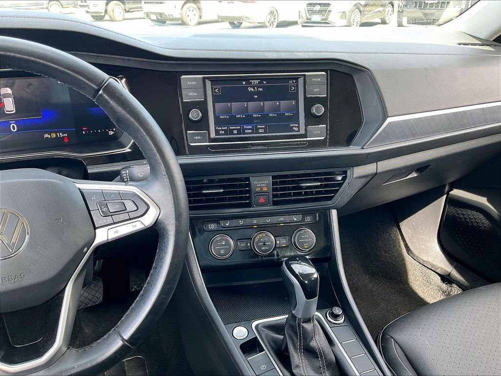 Used 2024 Volkswagen Jetta SE FWD image 17