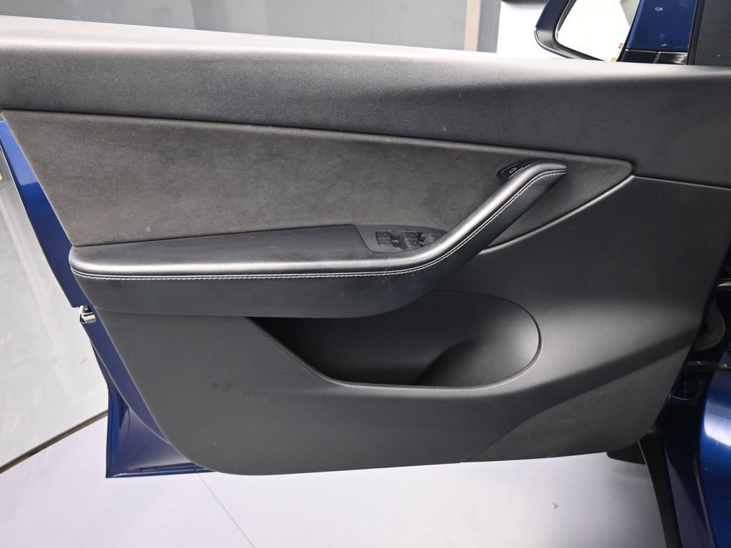 Used 2021 Tesla Model Y Long Range image 13