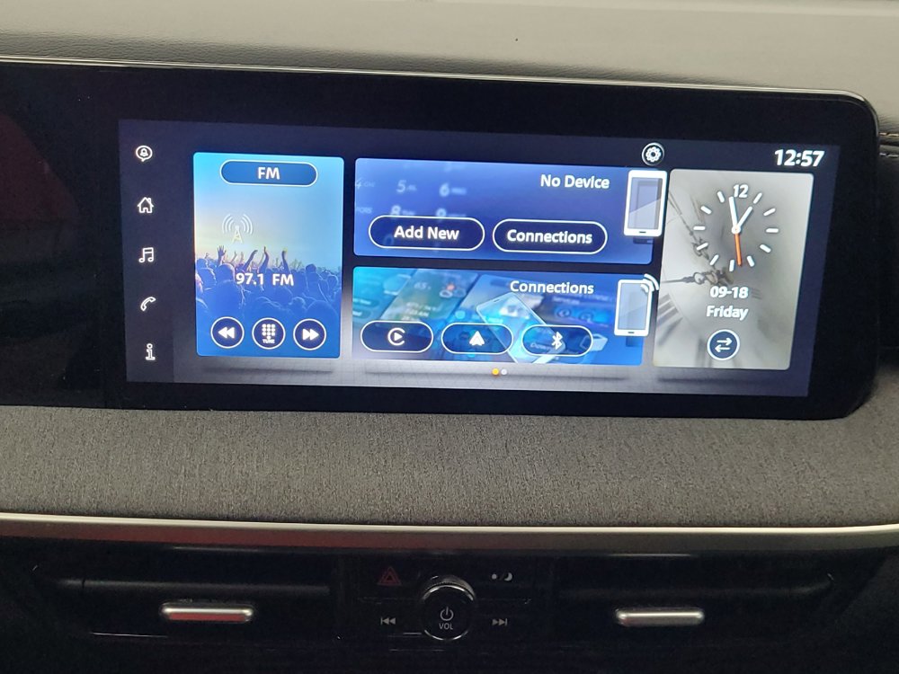 Used 2025 Nissan Kicks SV w/ SV Premium Package FWD image 25