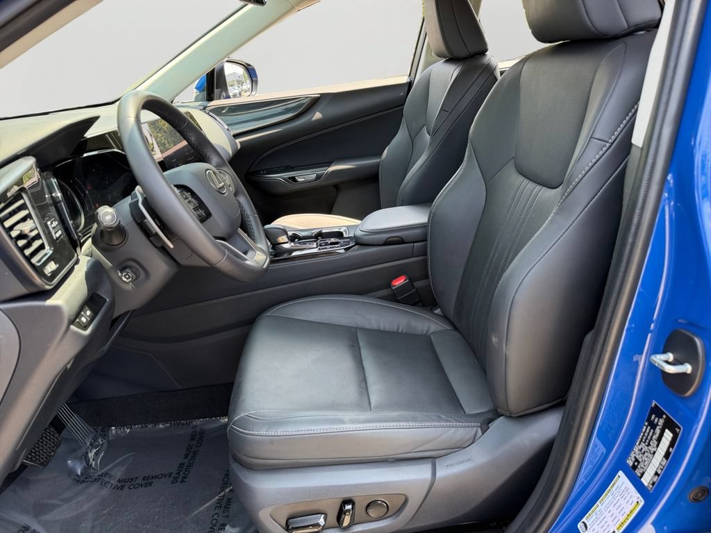 Certified 2025 Lexus NX 250 FWD w/ Accessory Package (Z2) image 15