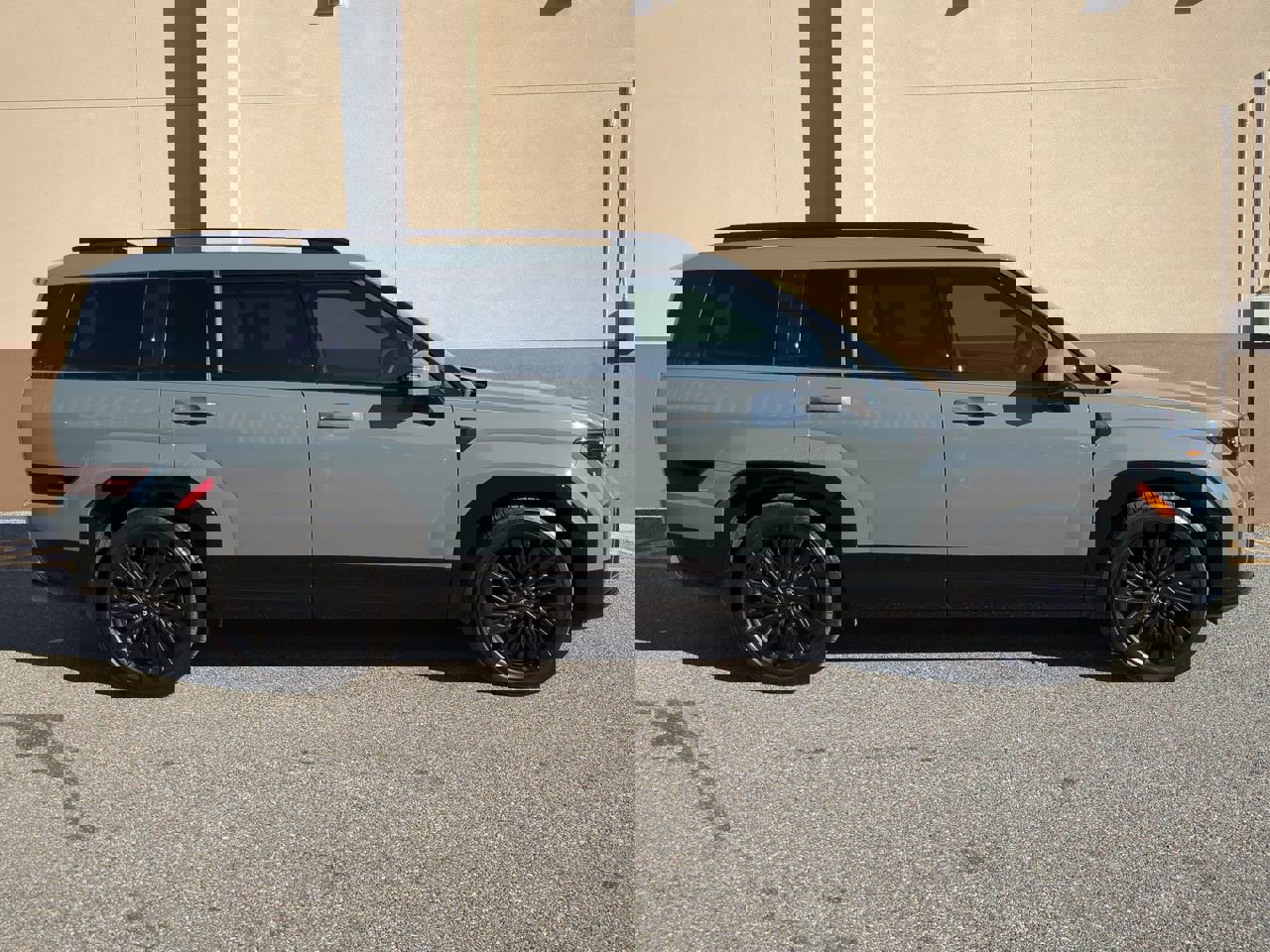 Used 2024 Hyundai Santa Fe Calligraphy image 3