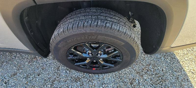 Used 2024 Jeep Grand Cherokee L Laredo image 6