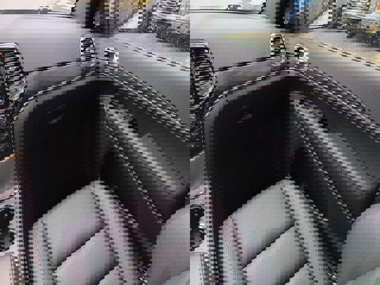 Certified 2022 Jeep Grand Cherokee Limited w/ Trailer Tow Group IV image 16