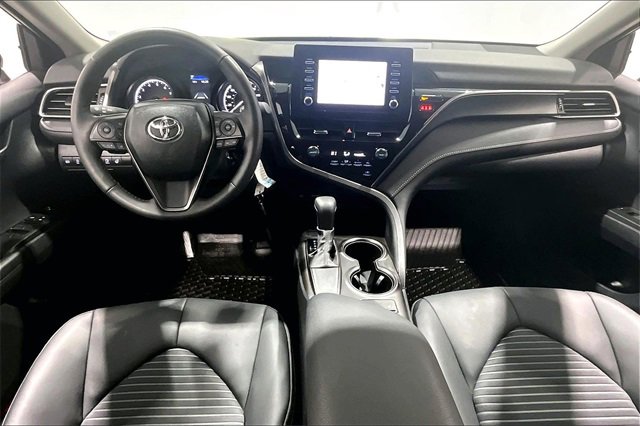 Used 2024 Toyota Camry SE image 7