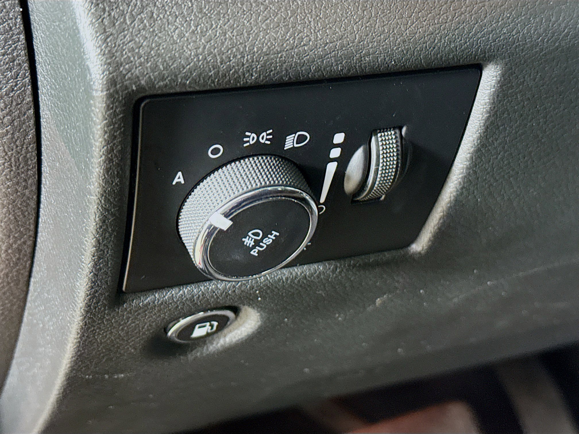 Used 2018 Jeep Grand Cherokee Laredo image 9