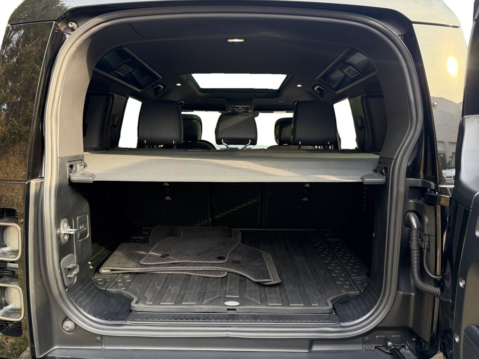 Certified 2024 Land Rover Defender 110 X AWD/4WD image 25