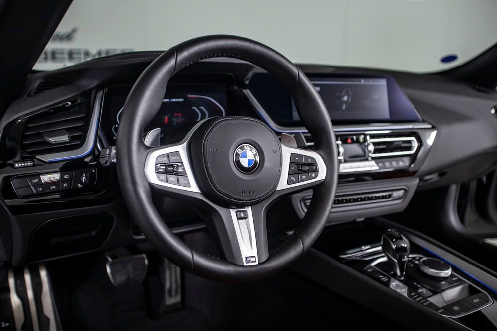 Used 2024 BMW Z4 M40i w/ Premium Package image 25