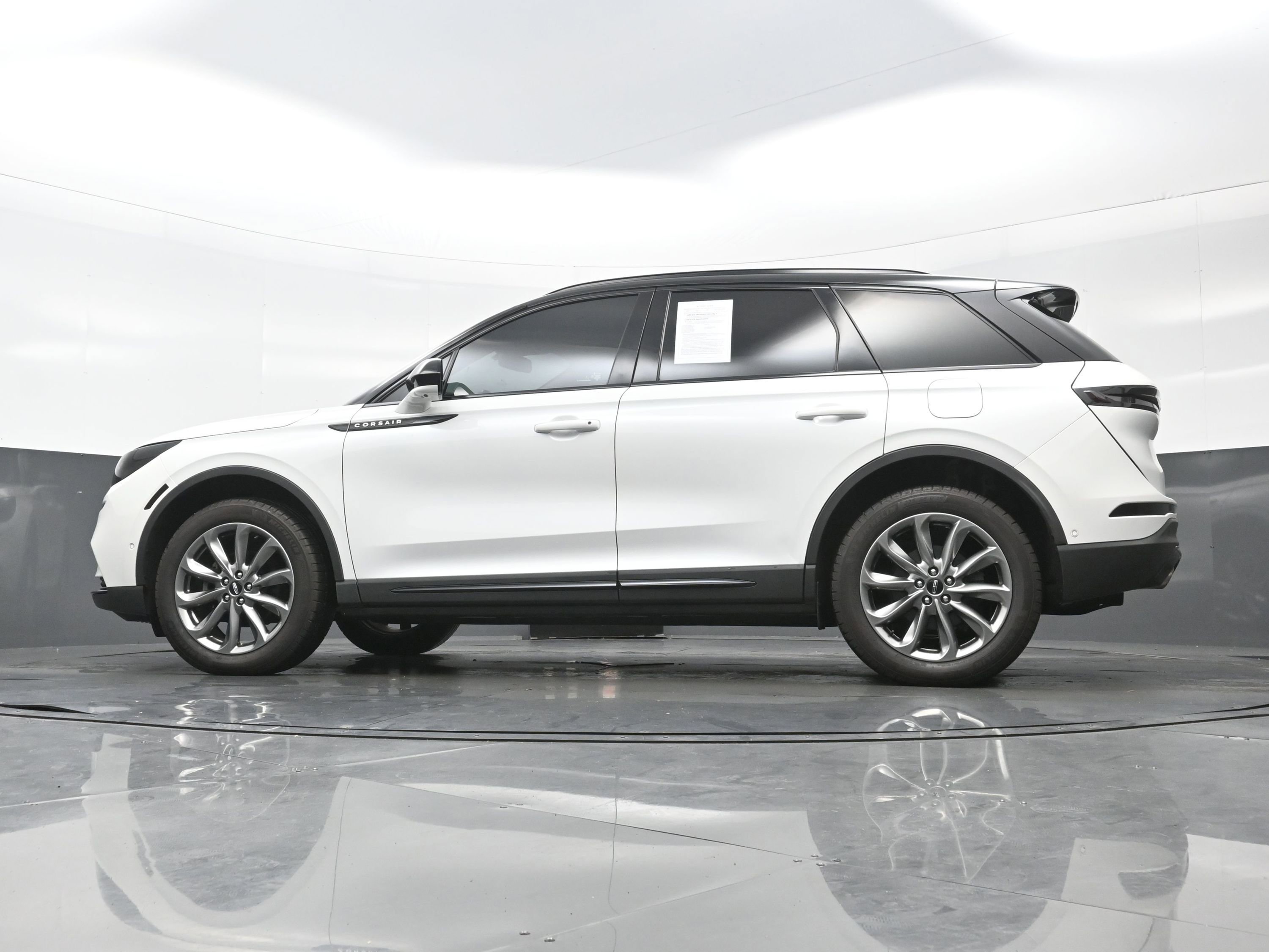 Used 2022 Lincoln Corsair AWD w/ Premium Package image 29