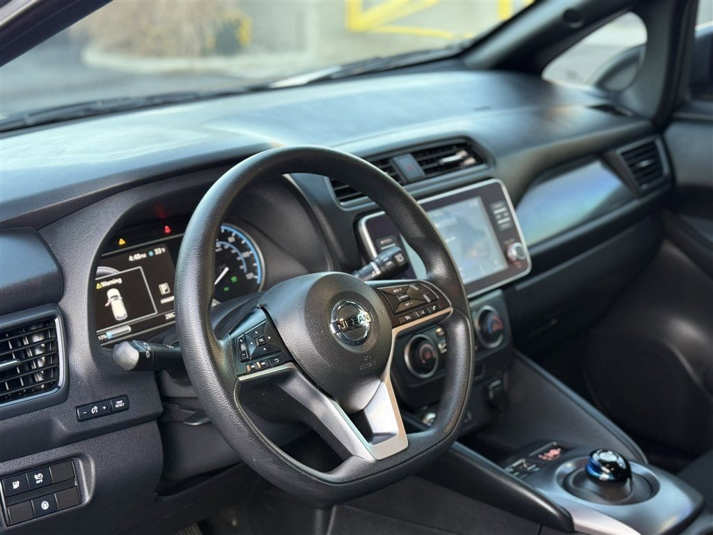 Used 2022 Nissan Leaf S image 14