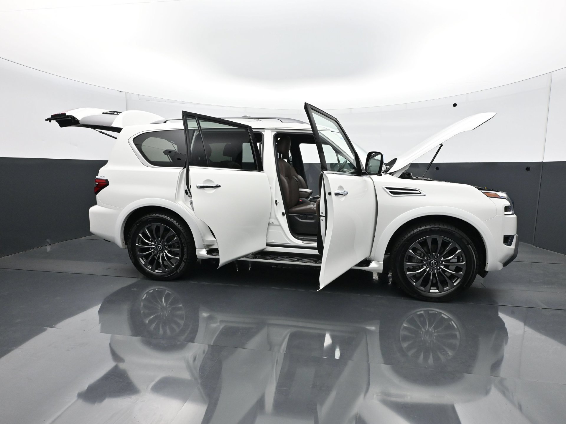 Used 2024 Nissan Armada Platinum w/ Captain's Chairs Package AWD/4WD image 39