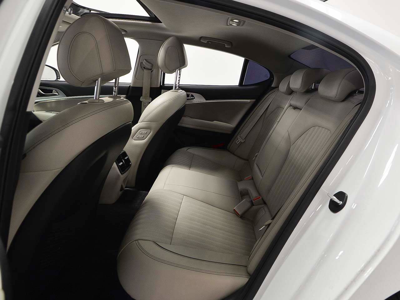 Used 2021 Genesis G70 3.3T image 11