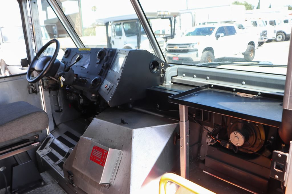 Used 2019 Ford E-450 and Econoline 450 Super Duty RWD image 30