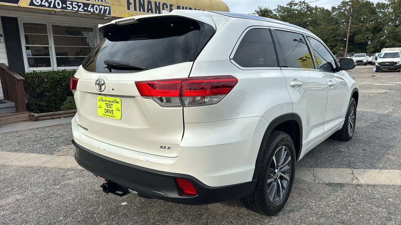 Used 2018 Toyota Highlander XLE FWD image 3