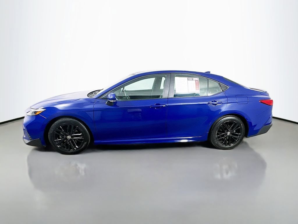 Used 2025 Toyota Camry SE image 5