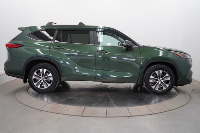 Used 2023 Toyota Highlander XLE image 8