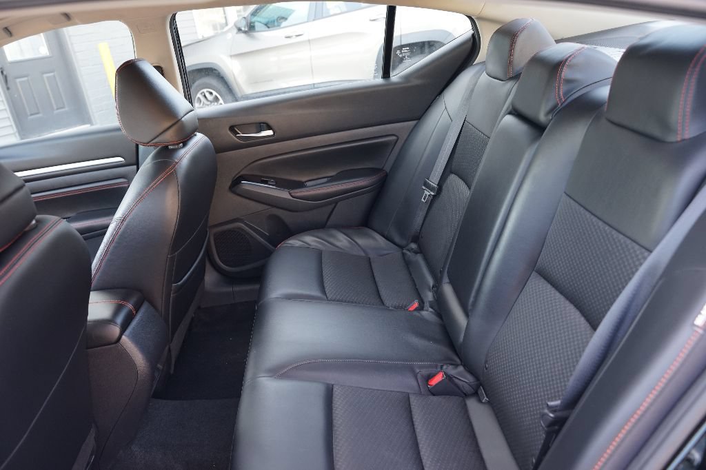 Used 2023 Nissan Altima 2.5 SR FWD image 12