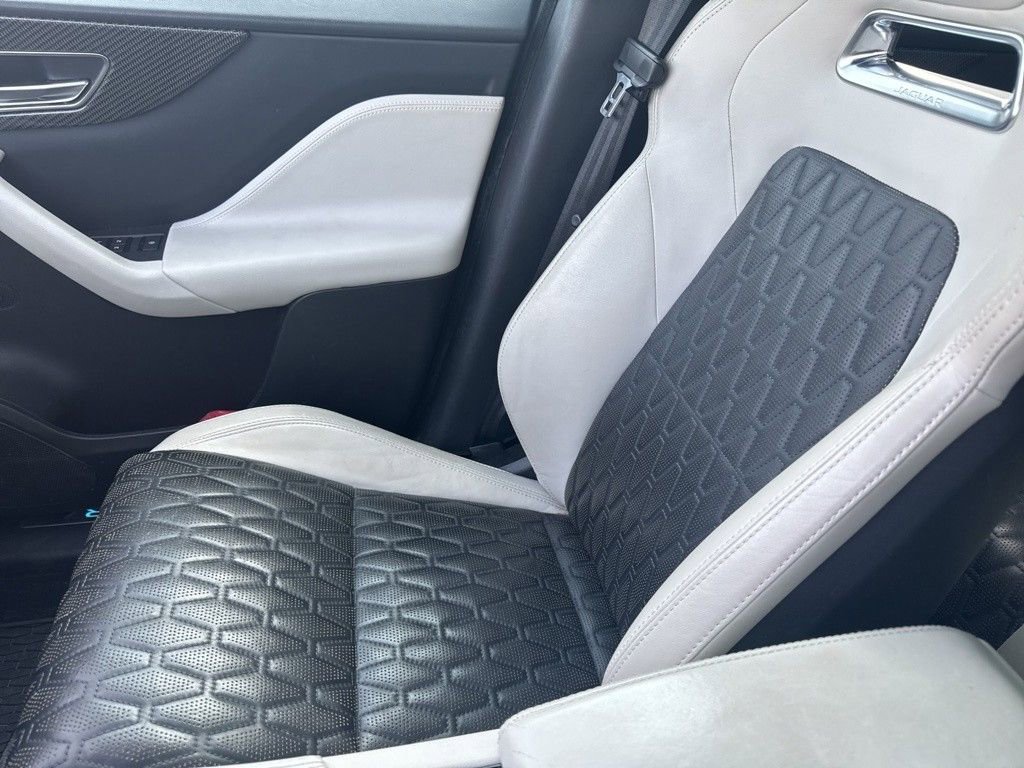 Used 2020 Jaguar F-PACE SVR image 13