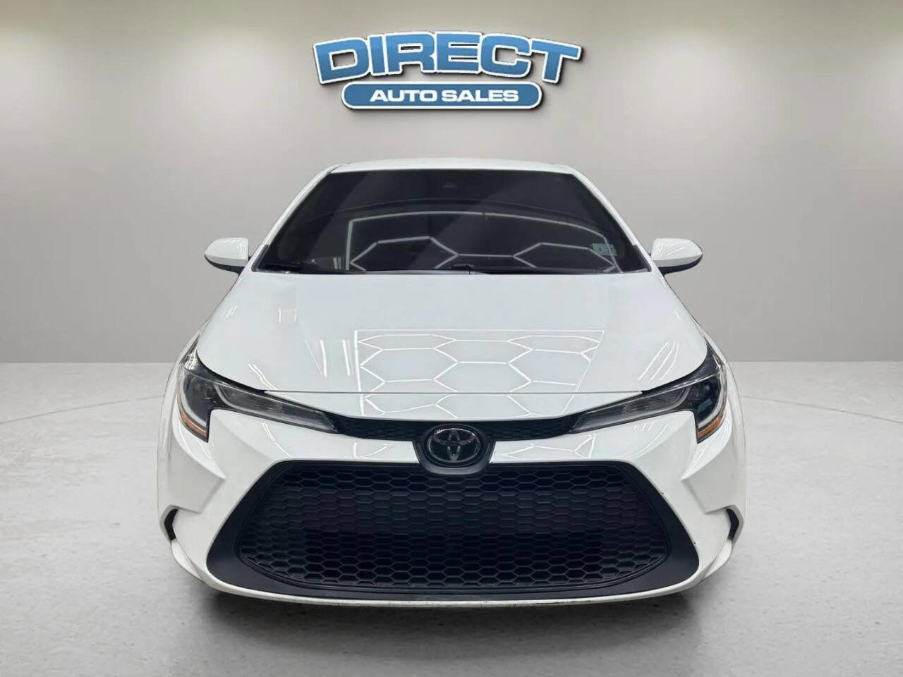 Used 2022 Toyota Corolla LE FWD image 2