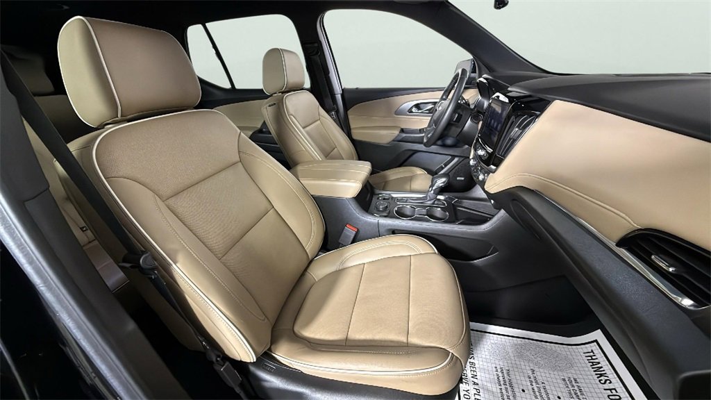 Used 2023 Chevrolet Traverse Premier image 32