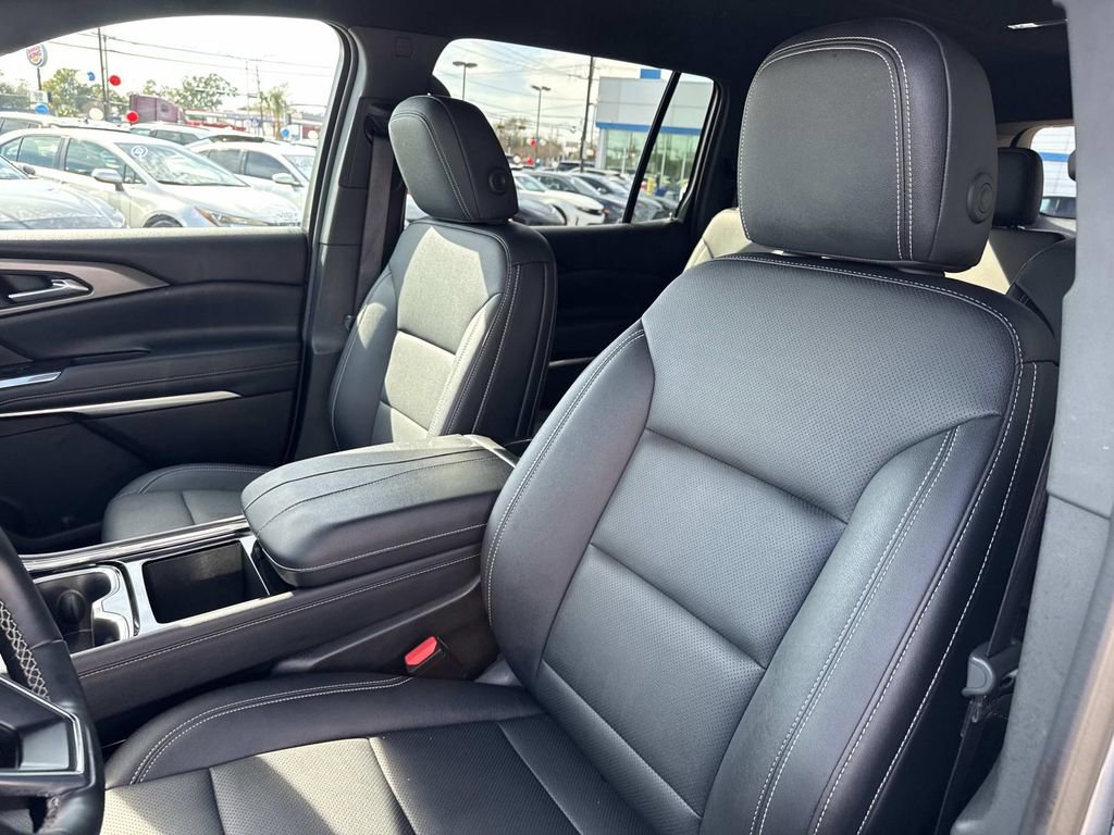 Certified 2025 Chevrolet Traverse LT image 17