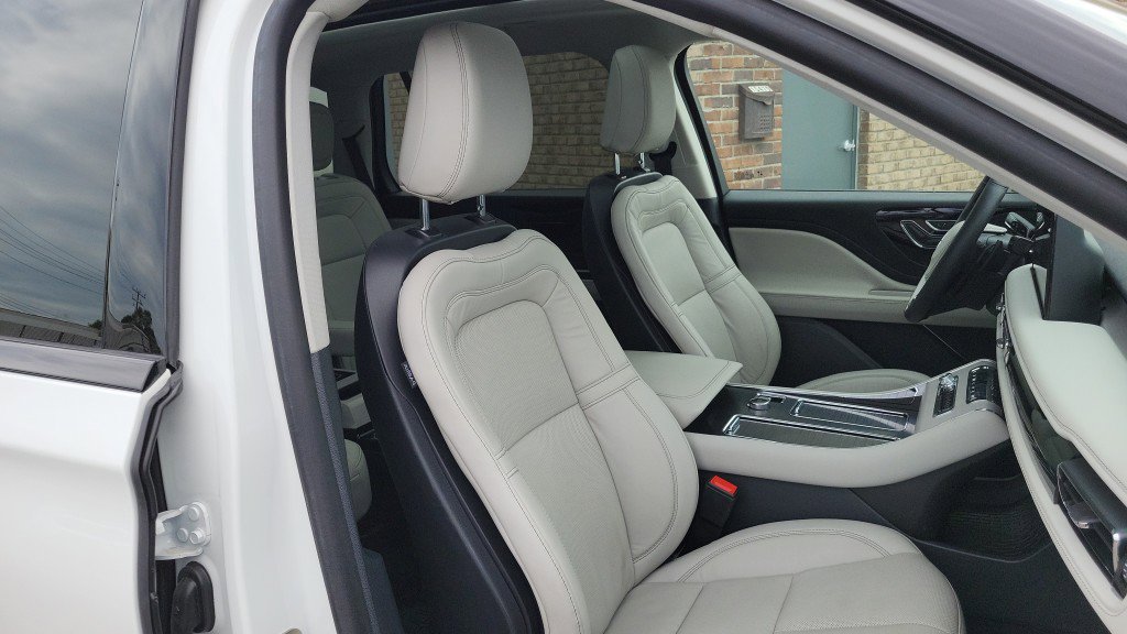 Used 2025 Lincoln Aviator Reserve w/ Jet Appearance Package AWD/4WD image 19