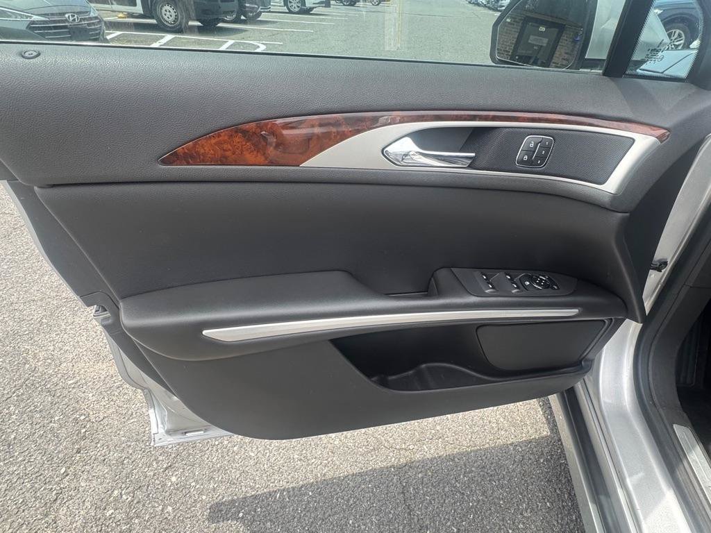 Used 2013 Lincoln MKZ FWD image 9