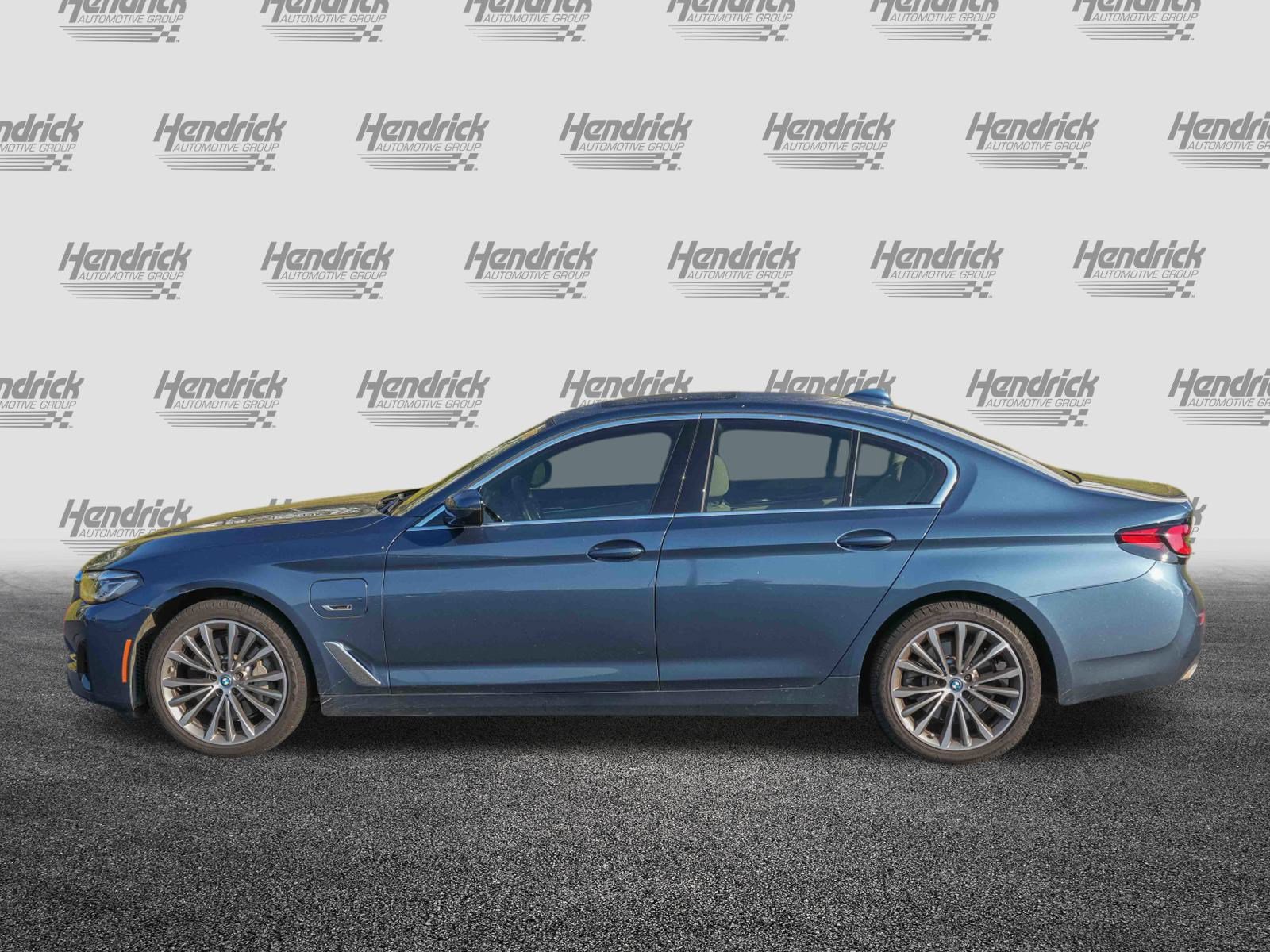 Used 2023 BMW 530e w/ Premium Package image 6