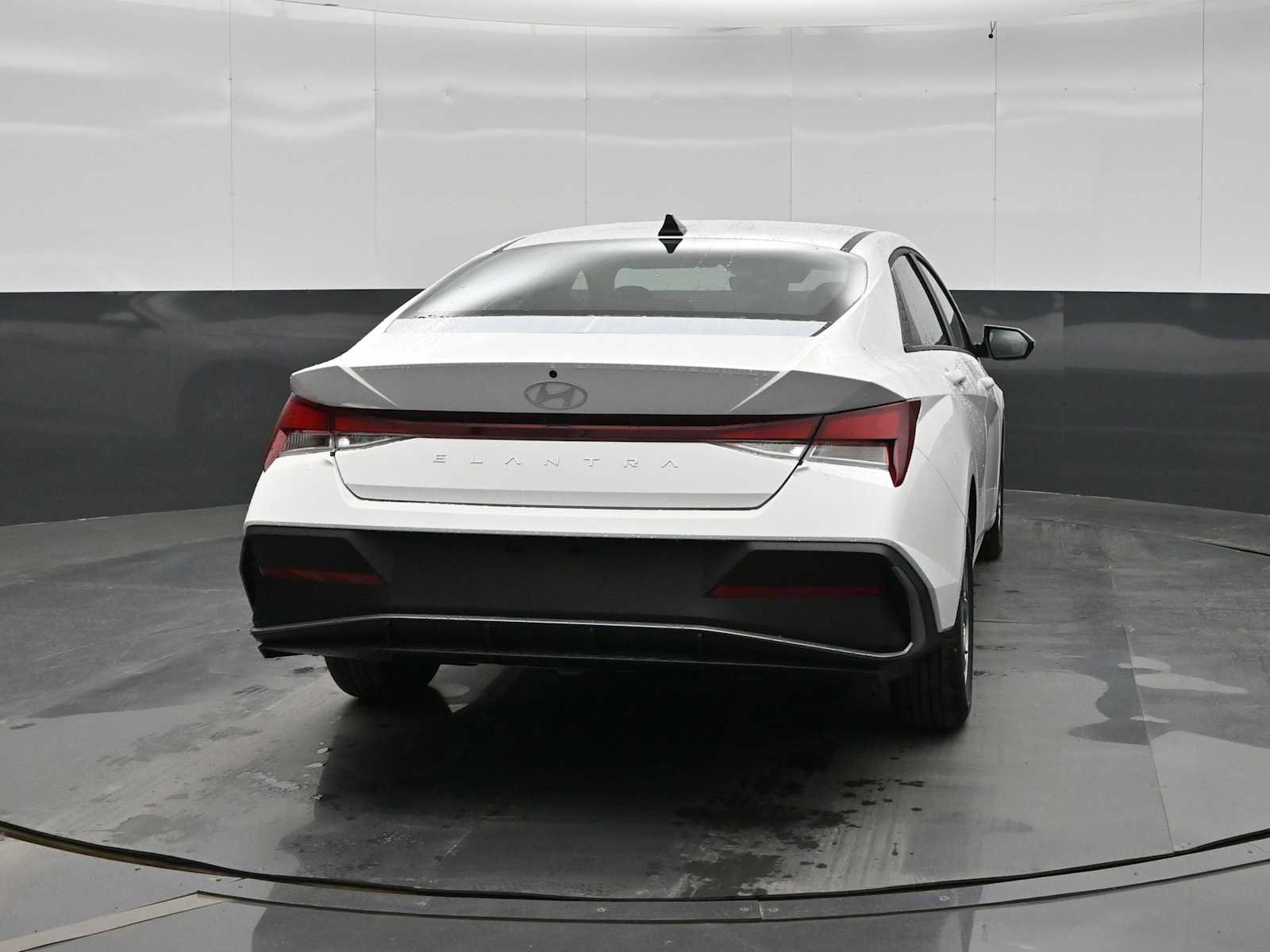 New 2026 Hyundai Elantra SE FWD image 6