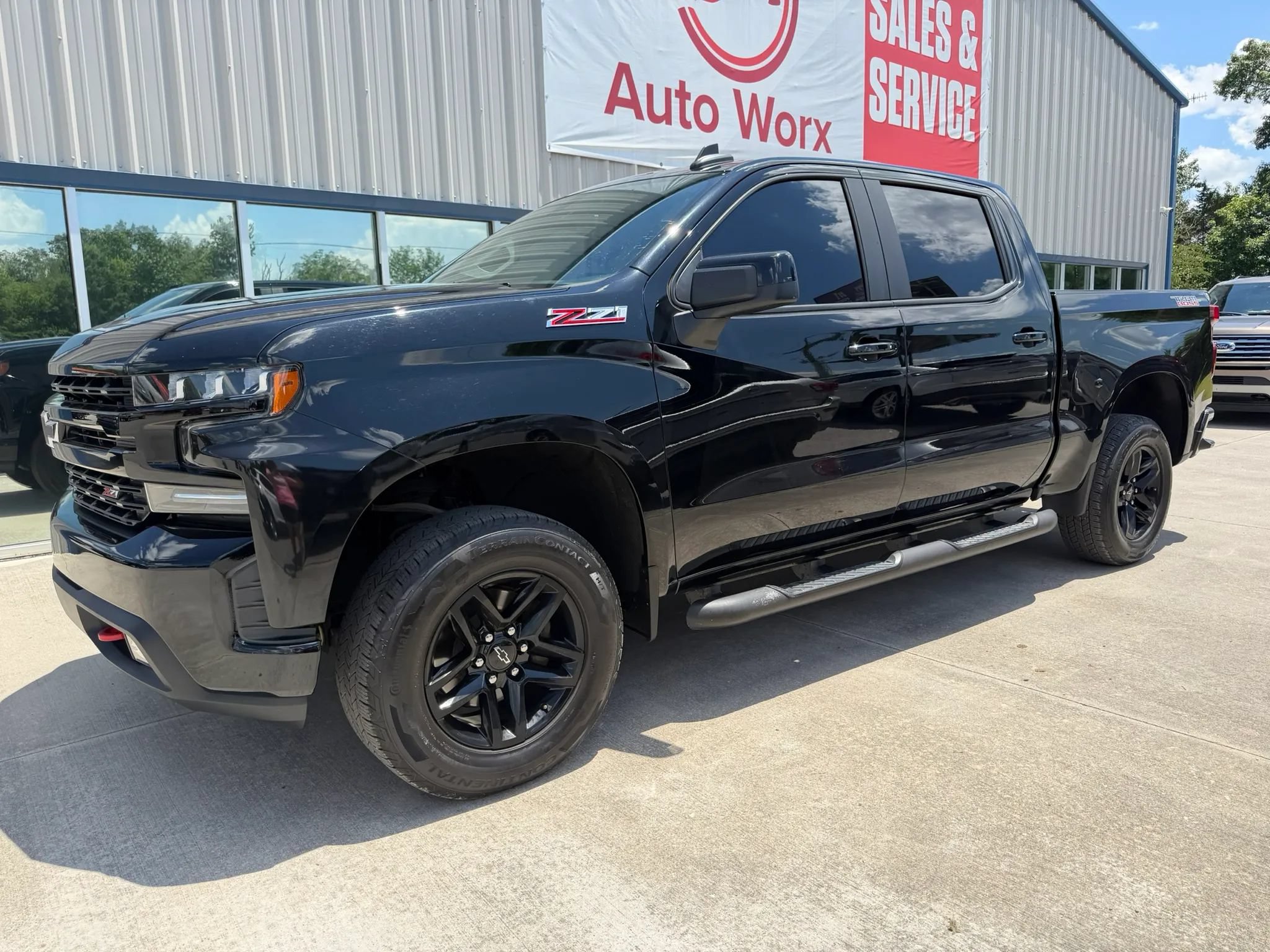 Used 2020 Chevrolet Silverado 1500 LT Trail Boss w/ Midnight Edition AWD/4WD image 11
