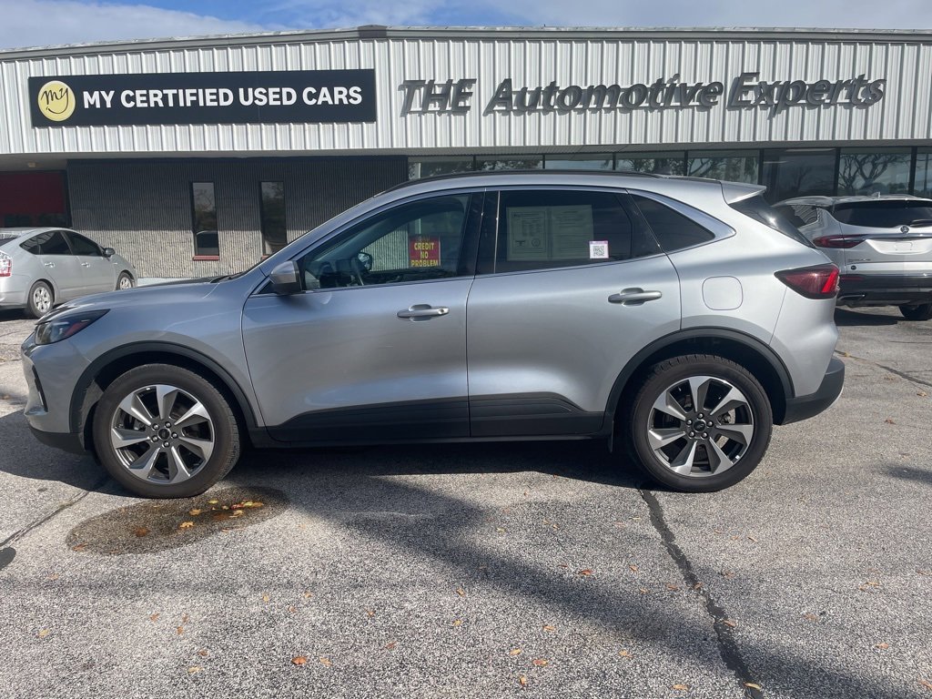 Used 2023 Ford Escape Platinum image 39