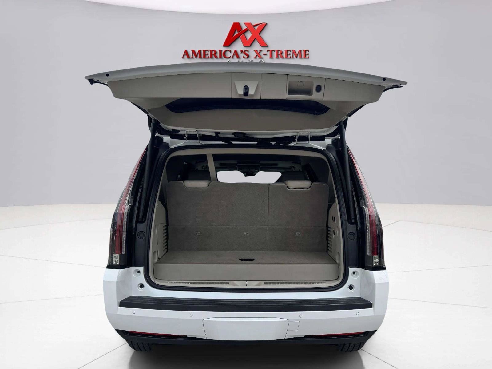 Used 2020 Cadillac Escalade Premium Luxury AWD/4WD image 60