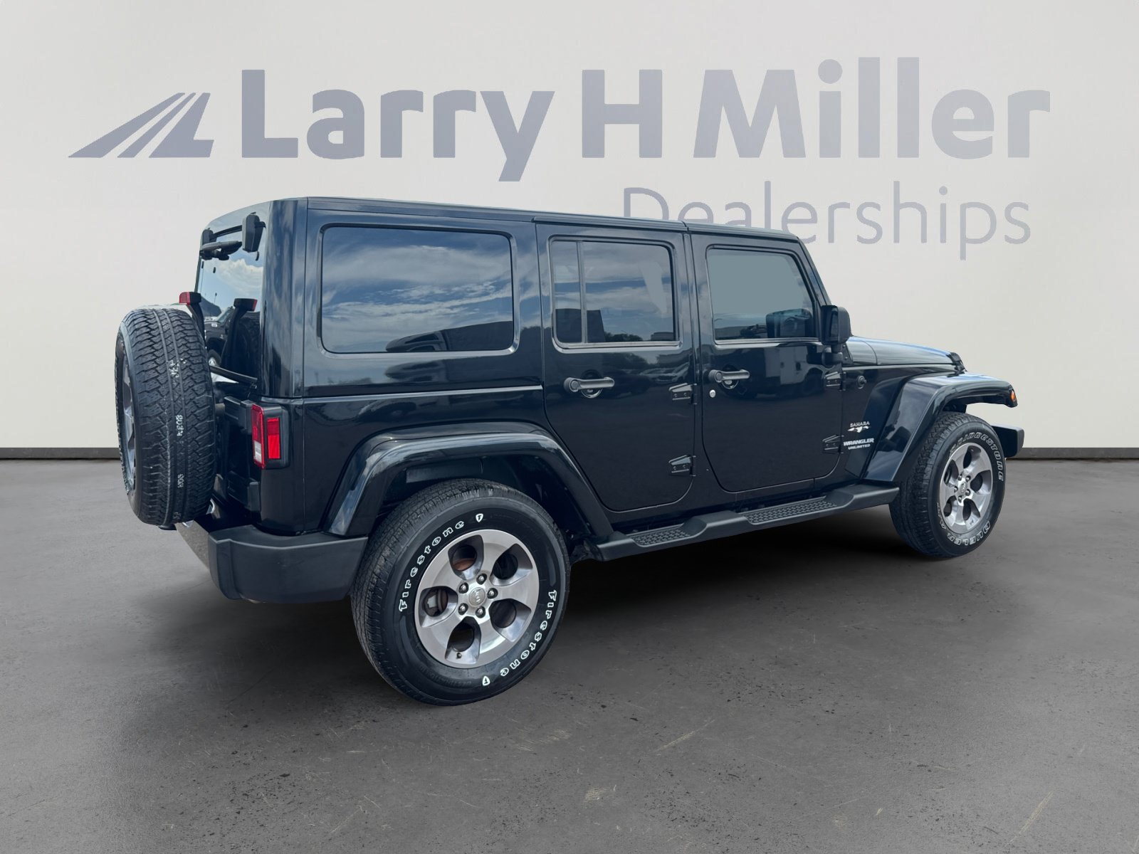 Used 2016 Jeep Wrangler Unlimited Sahara w/ Connectivity Group AWD/4WD image 5
